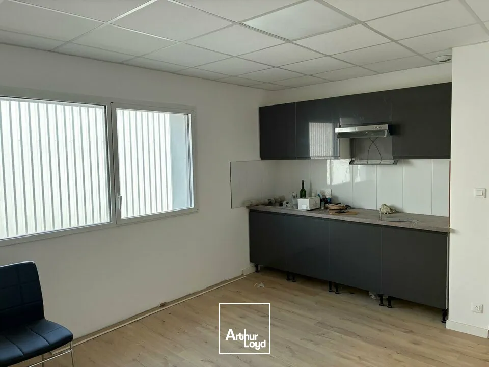 Locaux d'activité & Entrepôts - Location - LA ROCHE-SUR-YON - 85000 - 550-550 - 7910864