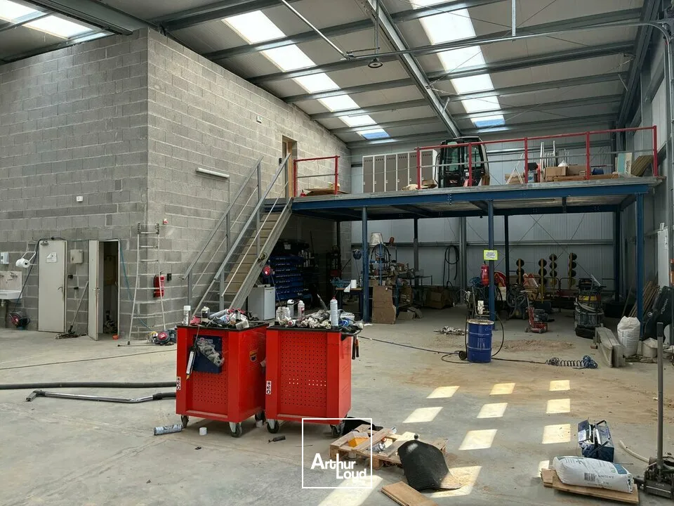 Locaux d'activité & Entrepôts - Location - LA ROCHE-SUR-YON - 85000 - 550-550 - 7910861