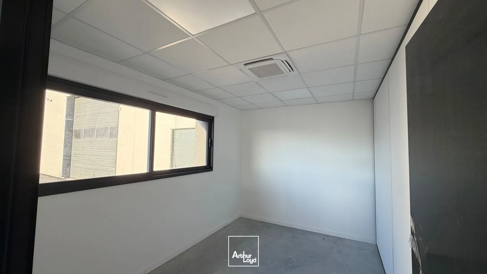 Locaux d'activité & Entrepôts - Location - KERVIGNAC - 56700 - 308-308 - 7911074