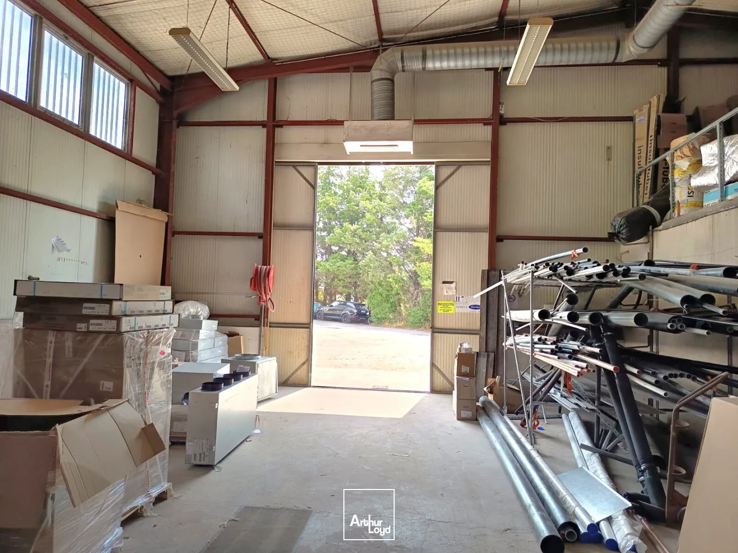 Locaux commerciaux - Location - LE BEAUSSET - 83330 - 471.8-471.8 - 7911313