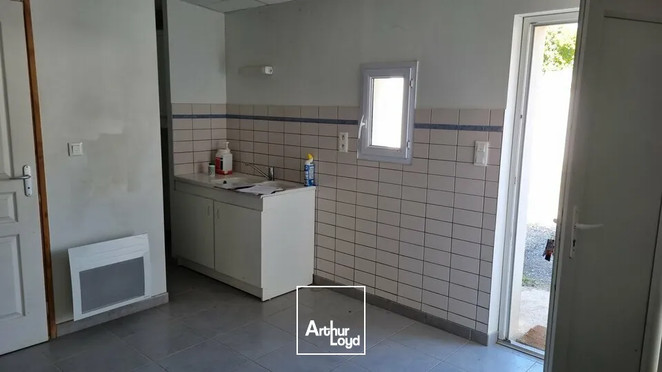 Locaux d'activité & Entrepôts - Vente - SAINT GEORGES LES BAILLARGEAUX - 86130 - 342-342 - 7911751