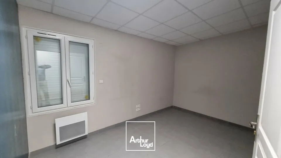 Locaux d'activité & Entrepôts - Vente - SAINT GEORGES LES BAILLARGEAUX - 86130 - 342-342 - 7911753