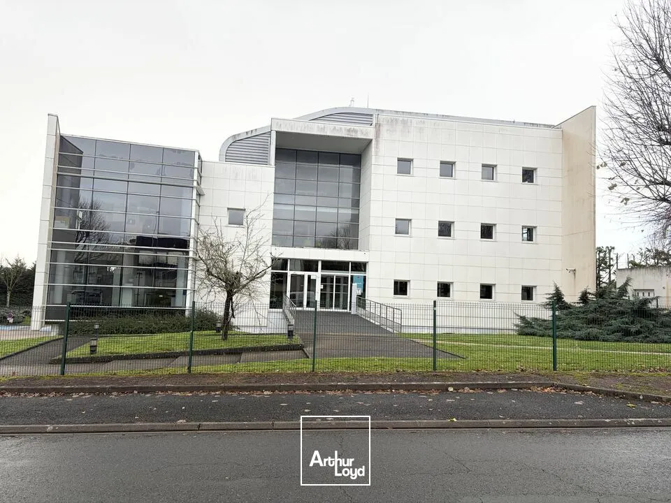 Bureaux - Location - CHAURAY - 79180 - 240-240 - 7911783