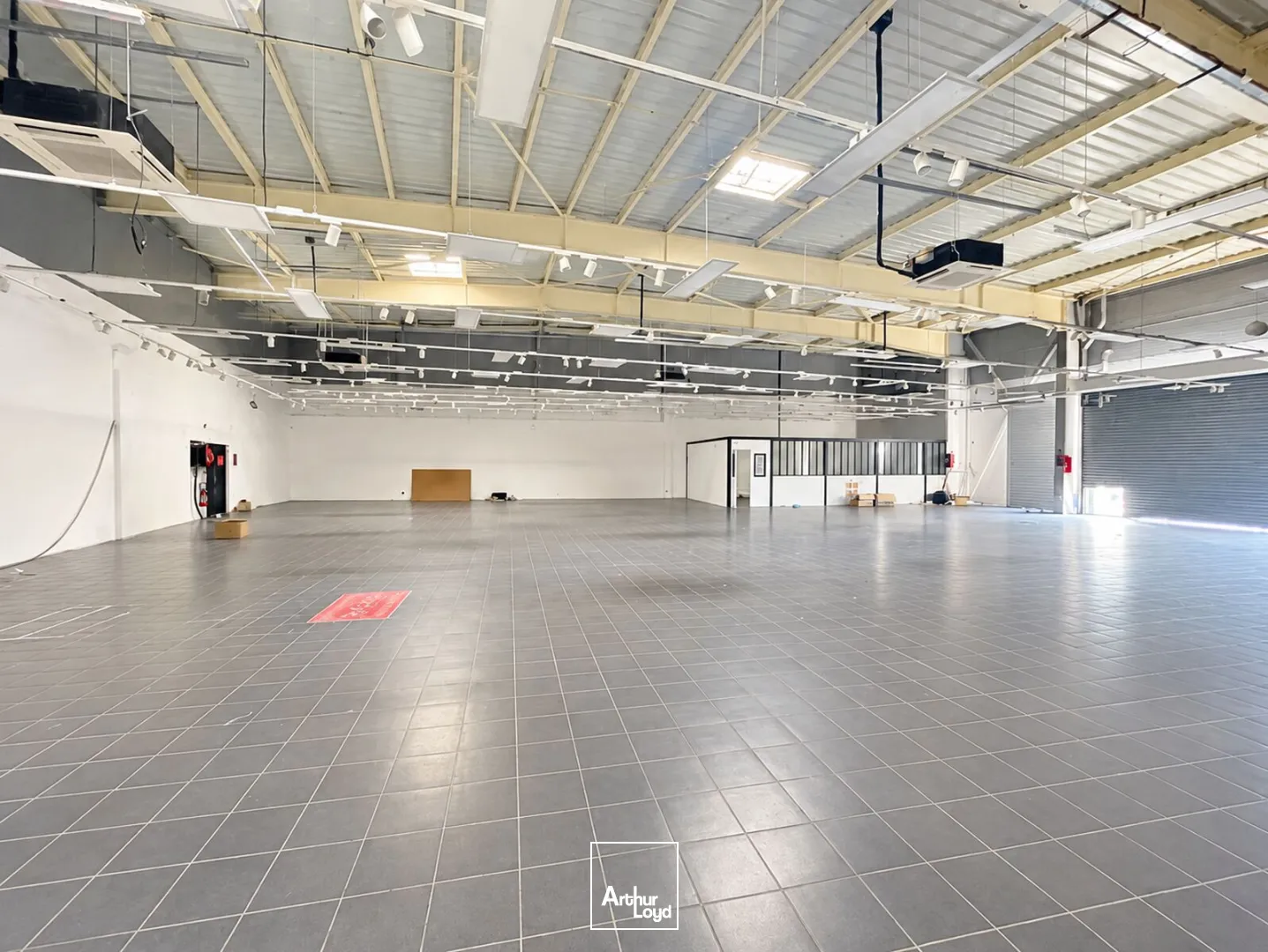 Locaux commerciaux - Location - CHAMBLY - 60230 - 890-890 - 7911992