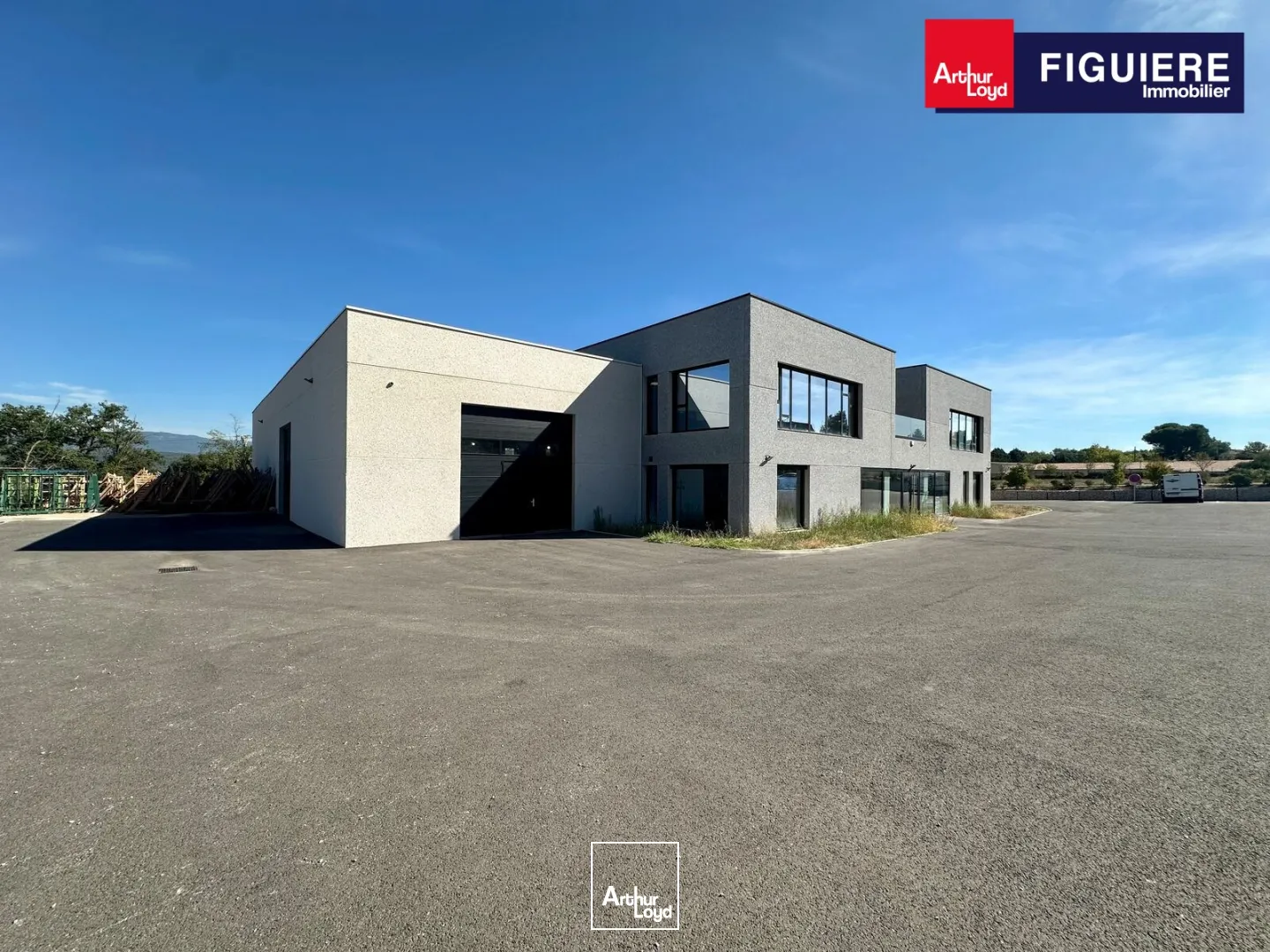 Locaux d'activité & Entrepôts - Location - SAINT ESTEVE JANSON - 13610 - 775-1550 - 7912677