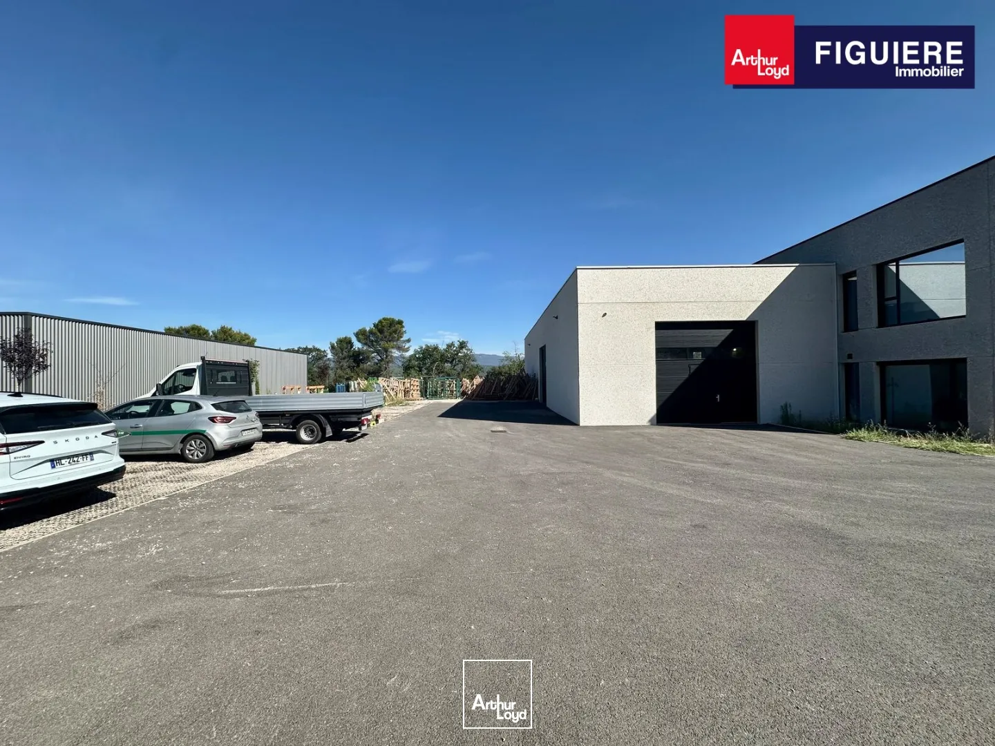 Locaux d'activité & Entrepôts - Location - SAINT ESTEVE JANSON - 13610 - 775-1550 - 7912680