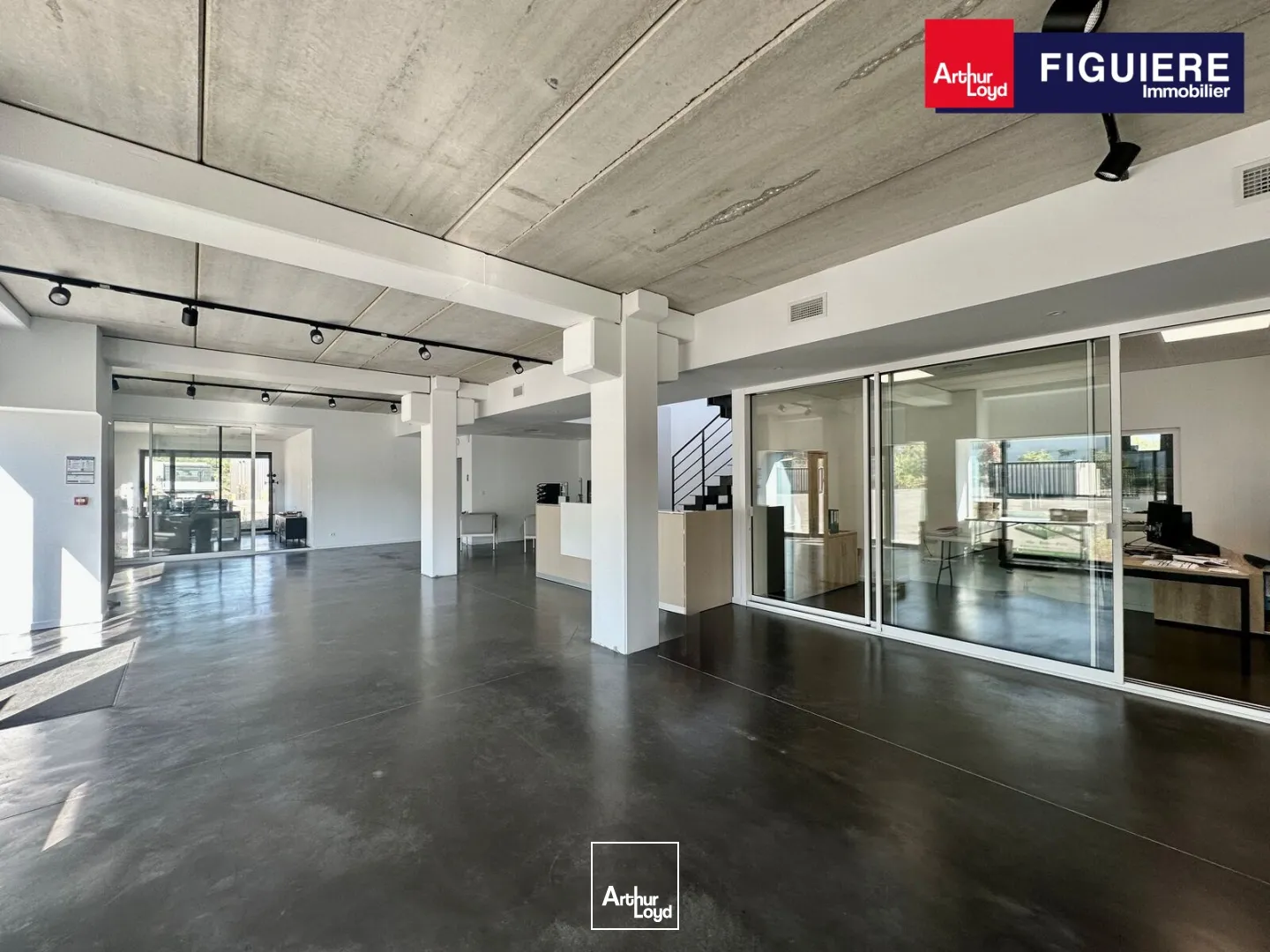 Locaux d'activité & Entrepôts - Location - SAINT ESTEVE JANSON - 13610 - 775-1550 - 7912682