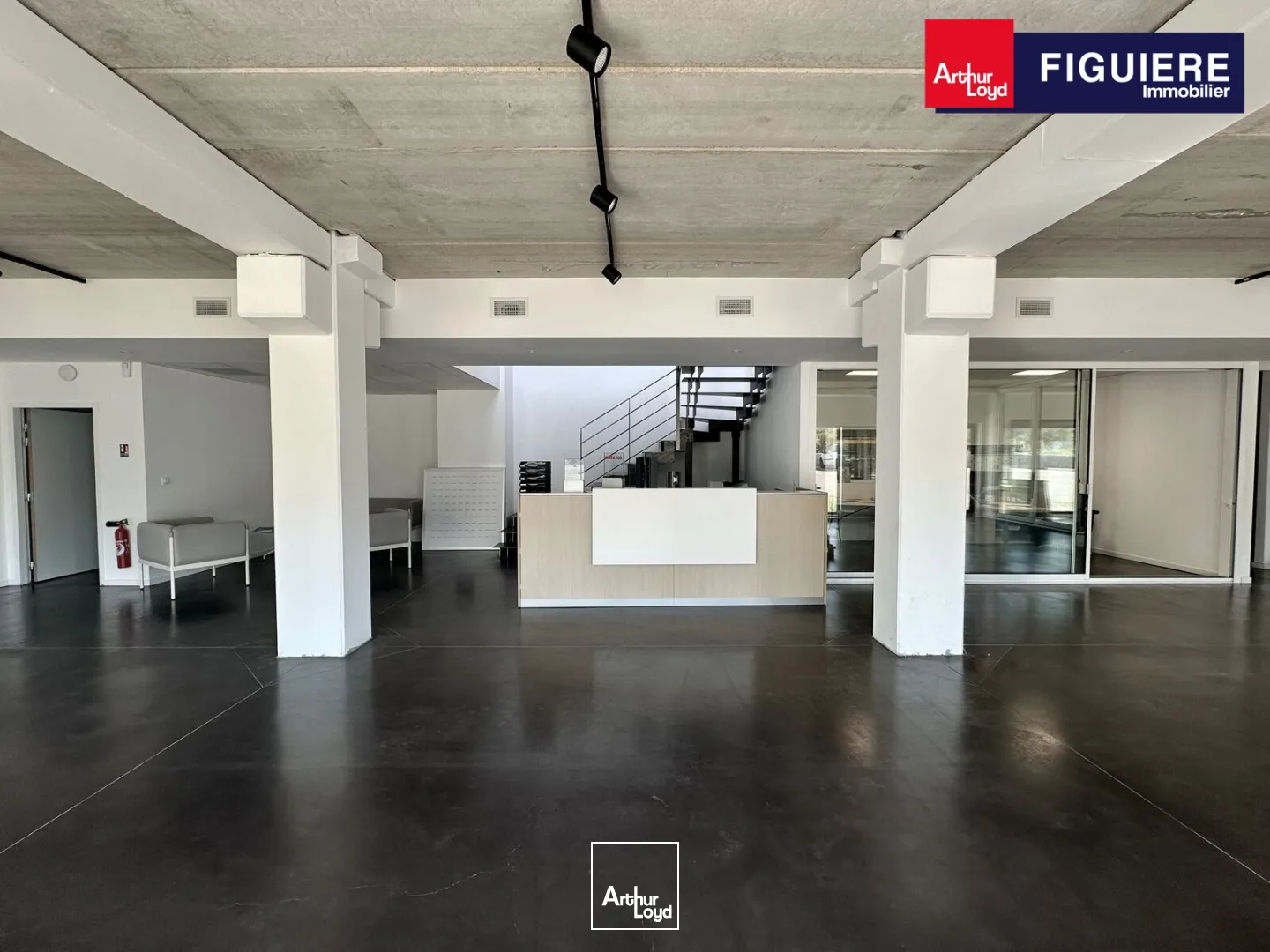 Locaux d'activité & Entrepôts - Location - SAINT ESTEVE JANSON - 13610 - 775-1550 - 7912681