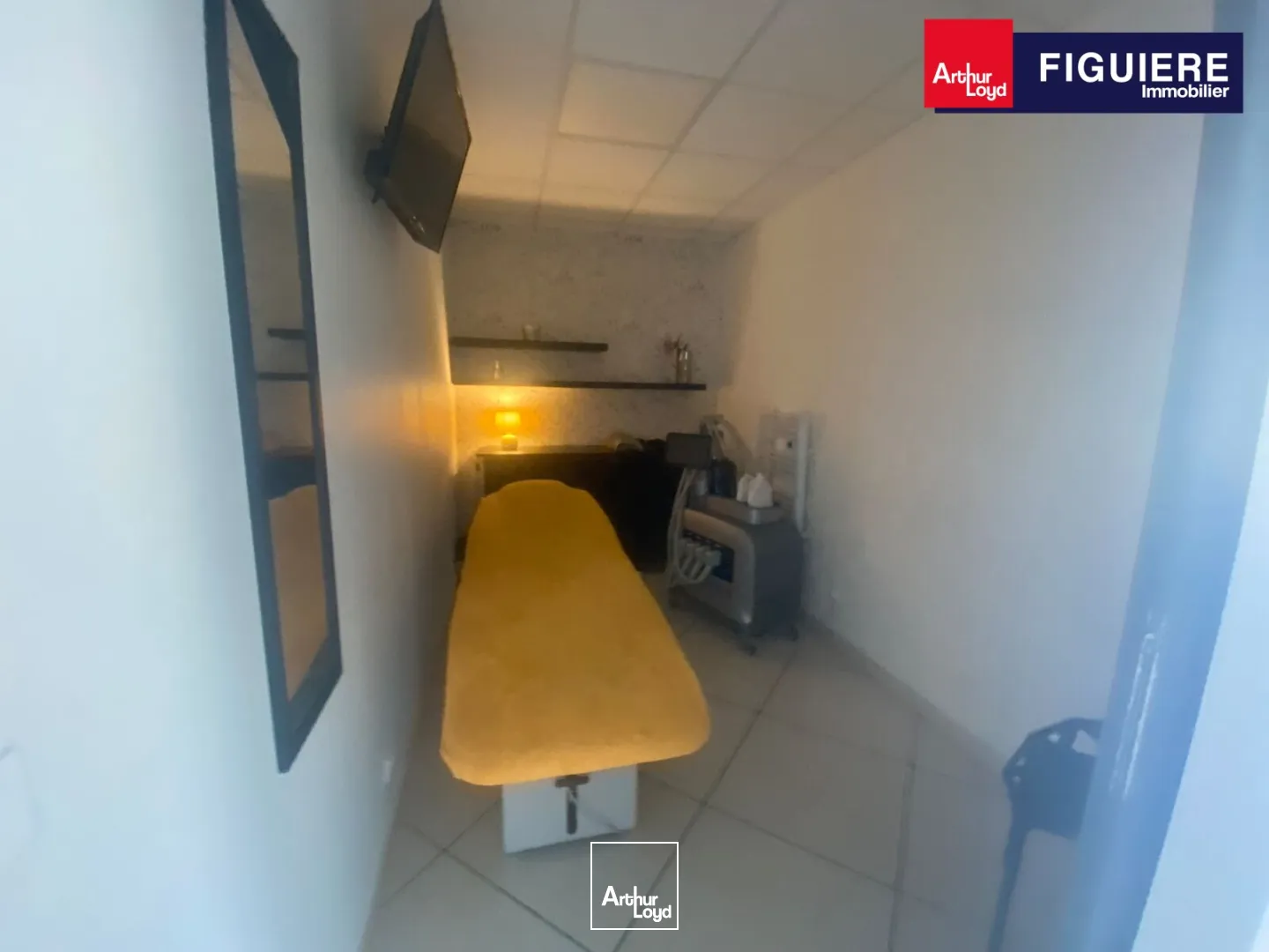 Locaux commerciaux - Vente - SAINT MITRE LES REMPARTS - 13920 - 98-1671 - 7912696