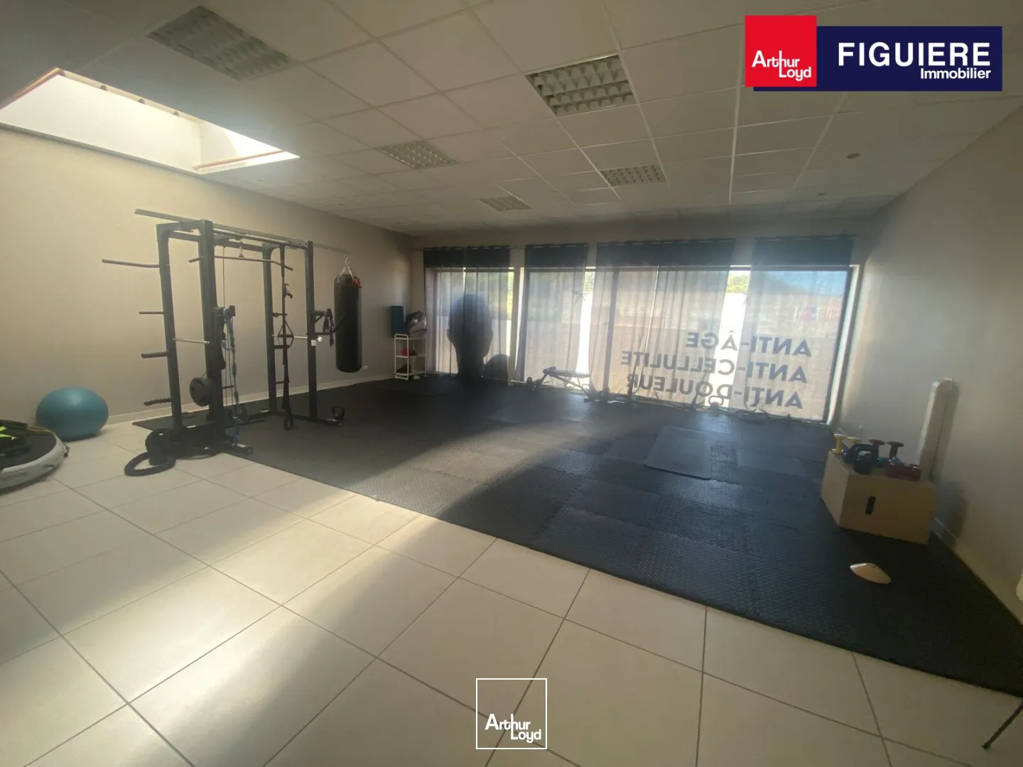 Locaux commerciaux - Vente - SAINT MITRE LES REMPARTS - 13920 - 98-1671 - 7912698
