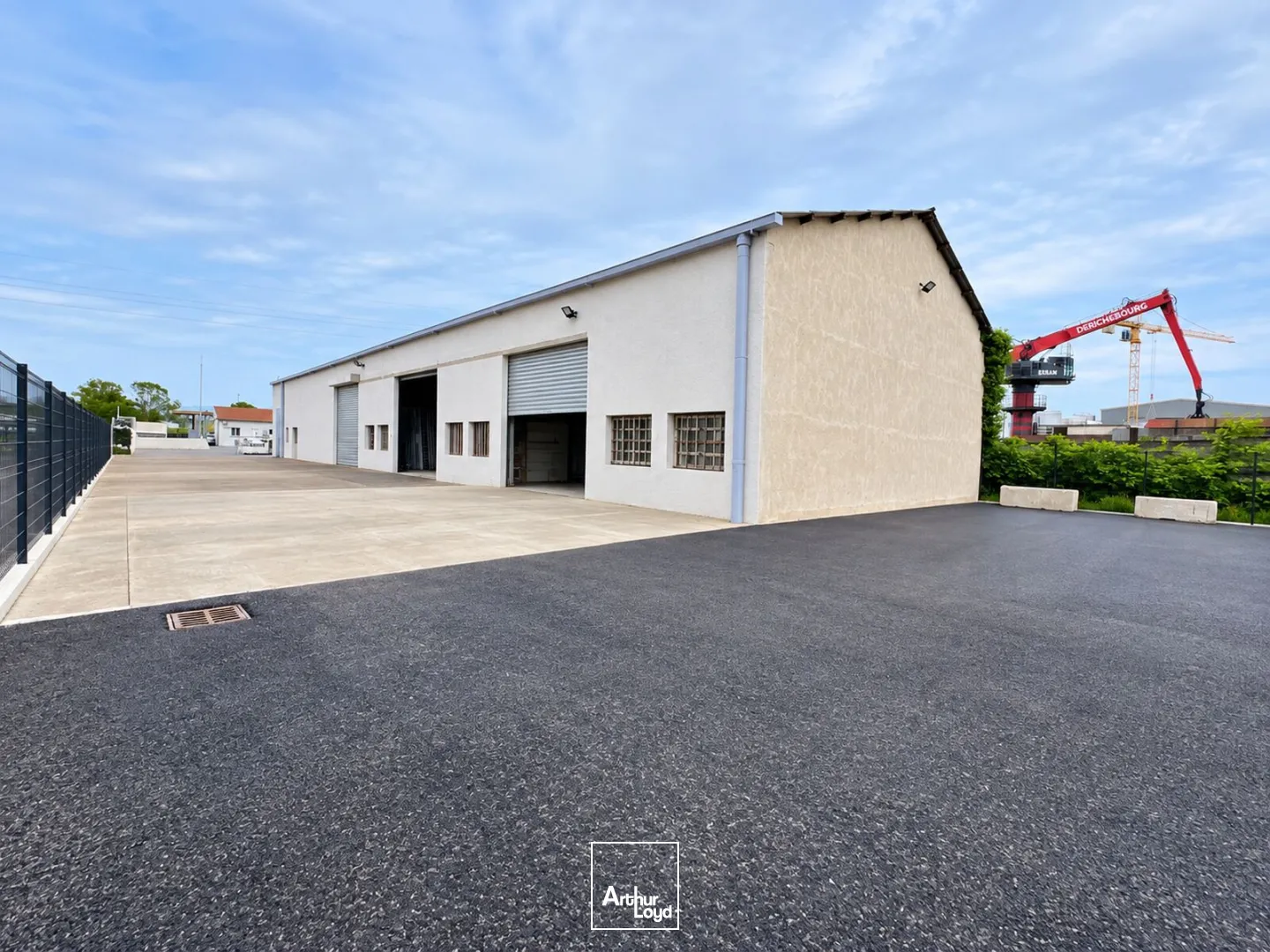 Locaux d'activité & Entrepôts - Location - LE COTEAU - 42120 - 372-372 - 7913261