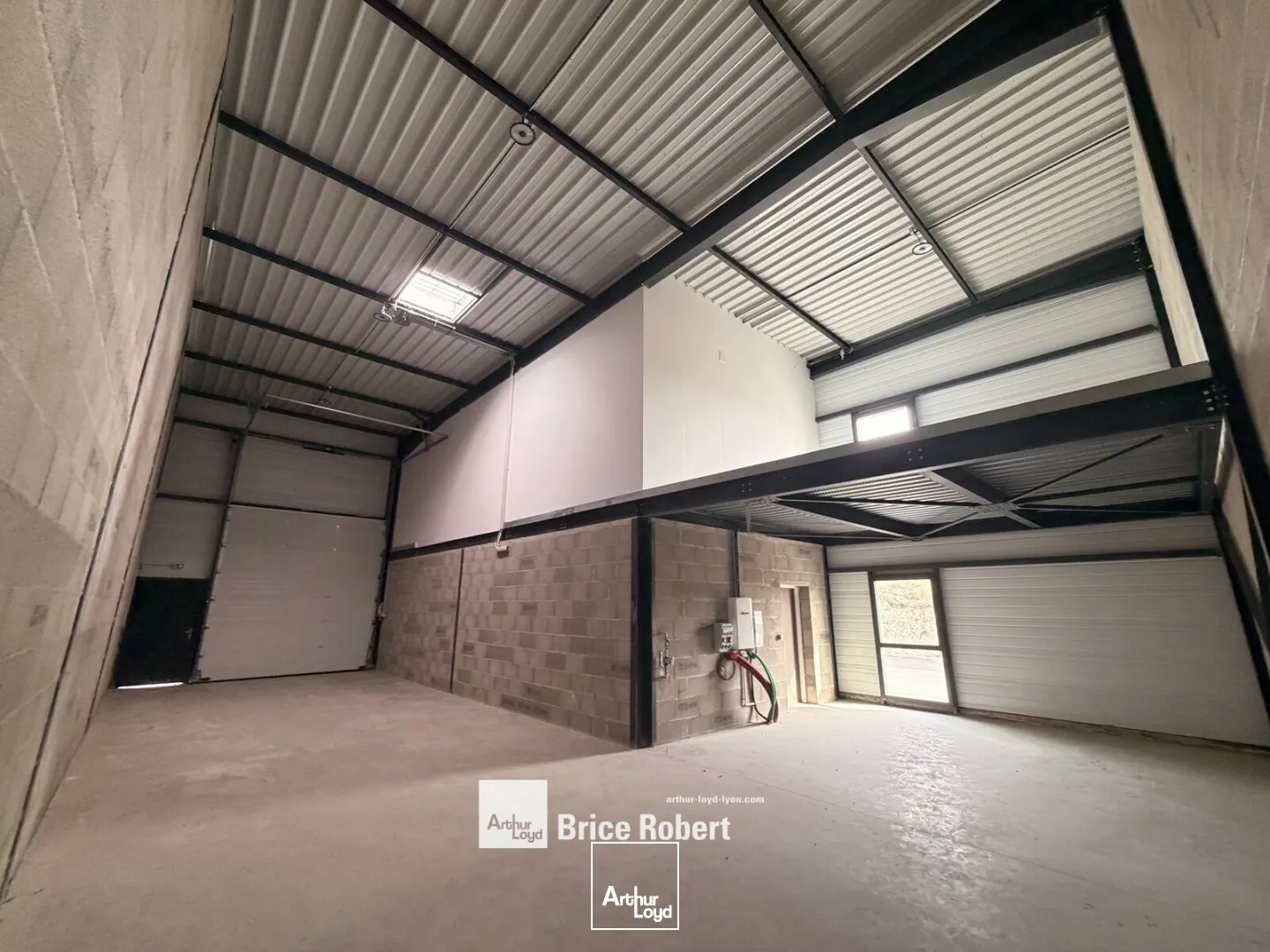 Locaux d'activité & Entrepôts - Location - VILLETTE D'ANTHON - 38280 - 218.18-2923.97 - 7913316