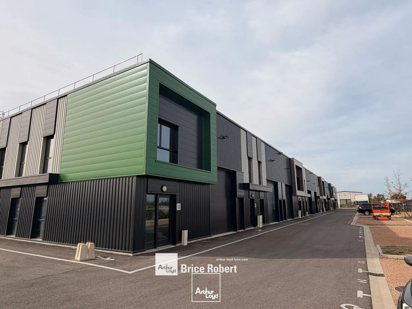 Locaux d'activité & Entrepôts - Location - VILLETTE D'ANTHON - 38280 - 218.18-2923.97 - 7913313