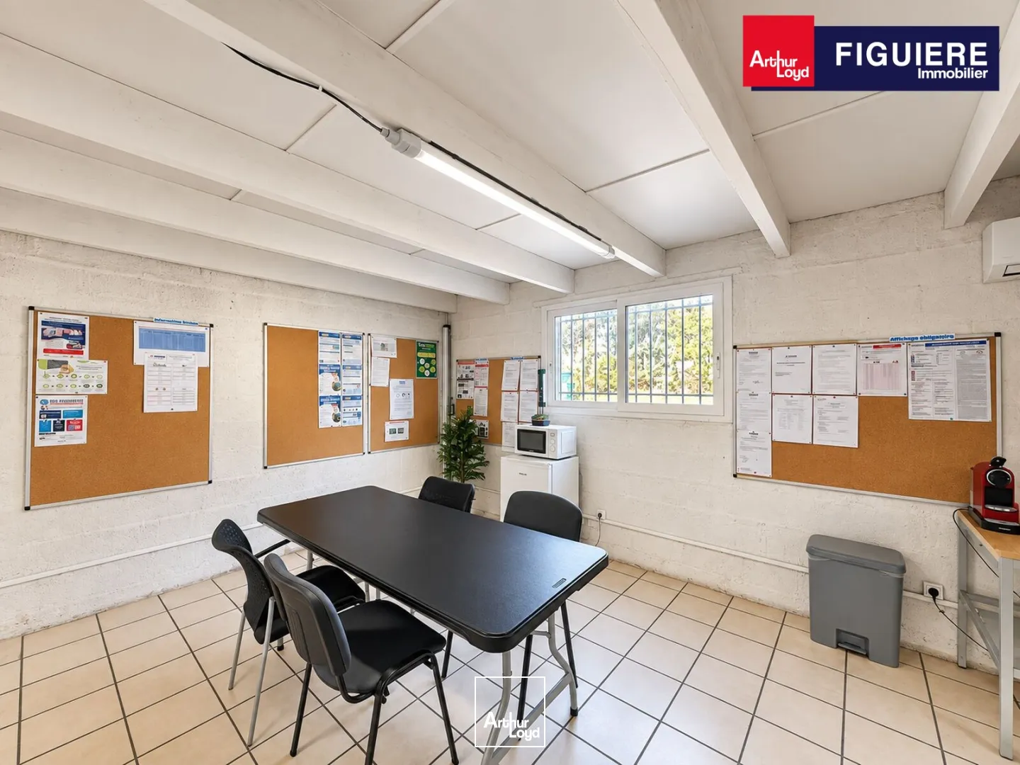 Locaux d'activité & Entrepôts - Location - VENELLES - 13770 - 330-330 - 7914693