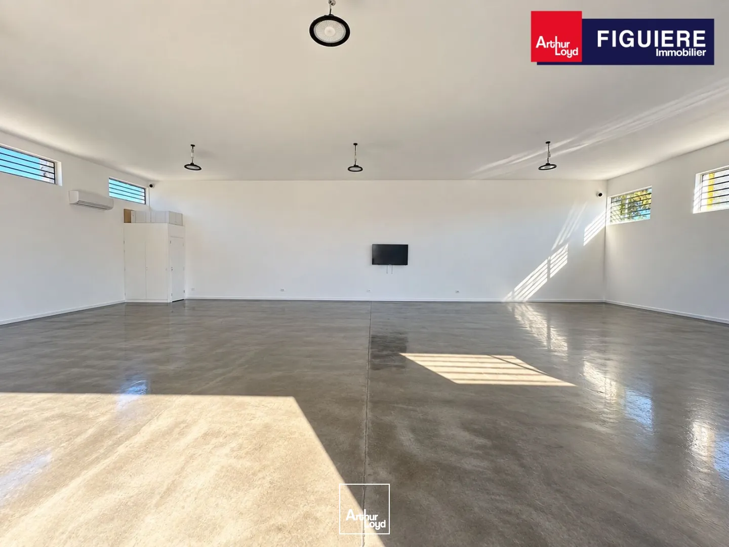 Locaux d'activité & Entrepôts - Location - SAINT CANNAT - 13760 - 140-140 - 7914702