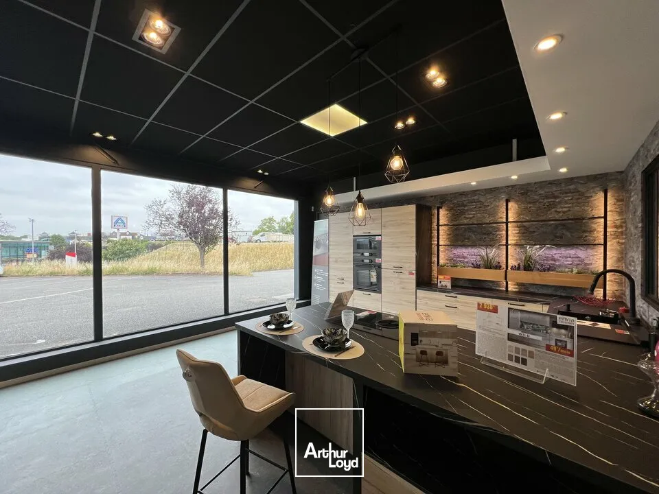 Locaux commerciaux - Location - CHAMPNIERS - 16430 - 600-600 - 7915055