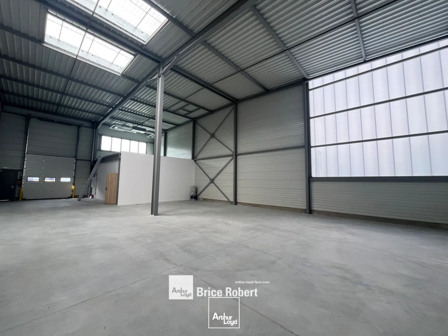 Locaux d'activité & Entrepôts - Location - OULLINS-PIERRE-BÉNITE - 69310 - 323-323 - 7915425