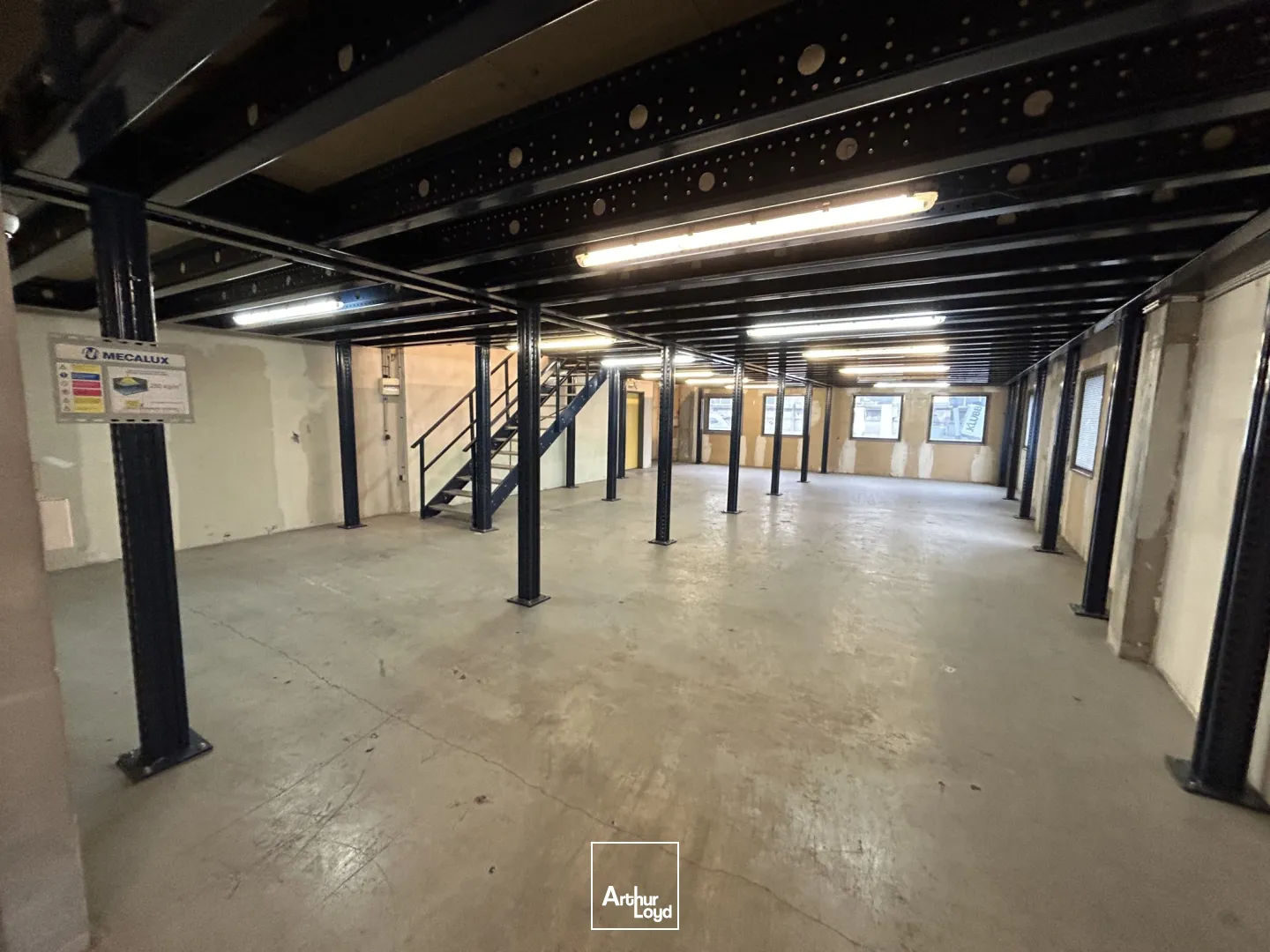 Locaux d'activité & Entrepôts - Location - VILLENEUVE LA GARENNE - 92390 - 432-2215 - 7916244