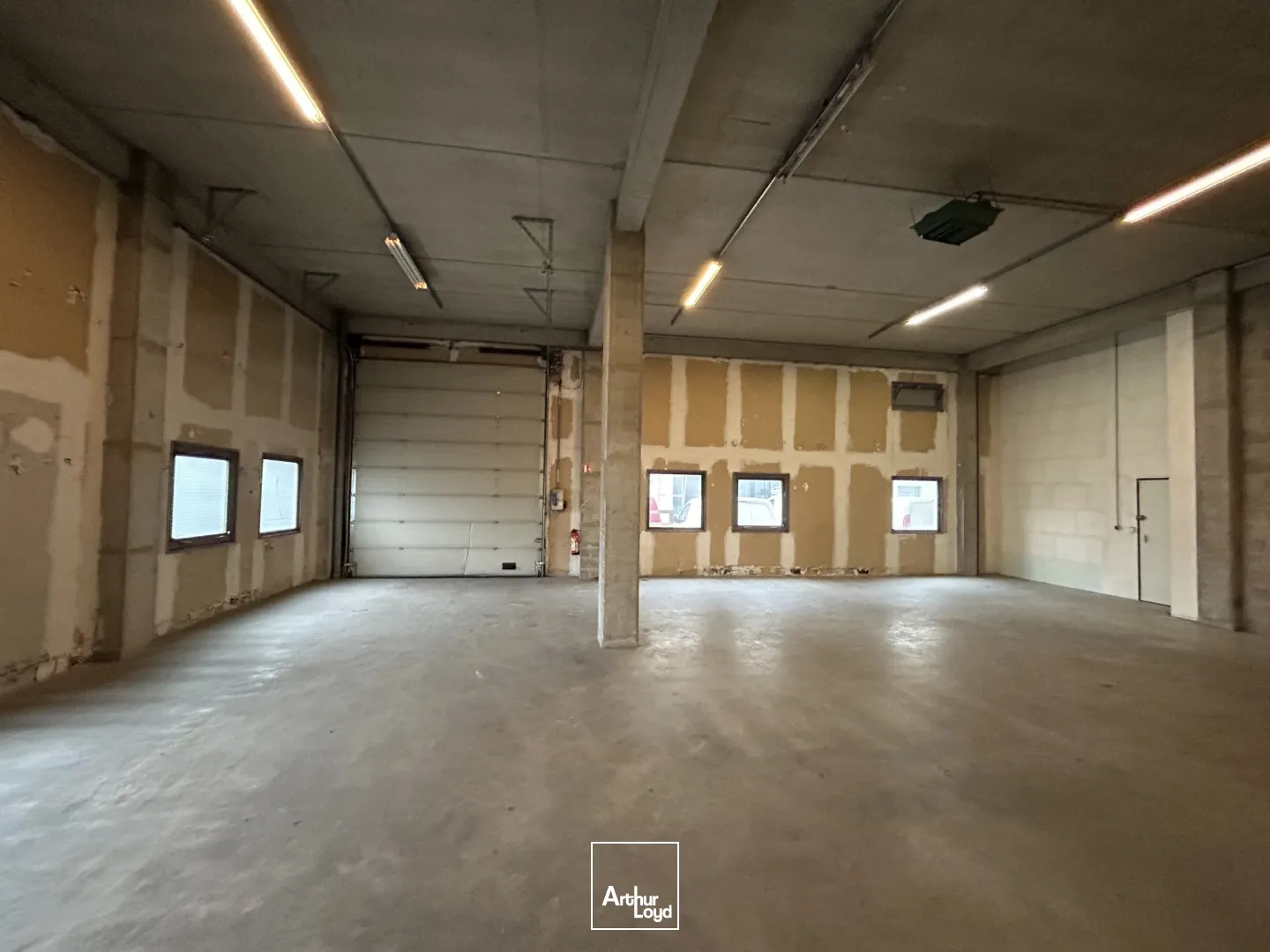 Locaux d'activité & Entrepôts - Location - VILLENEUVE LA GARENNE - 92390 - 432-2215 - 7916242
