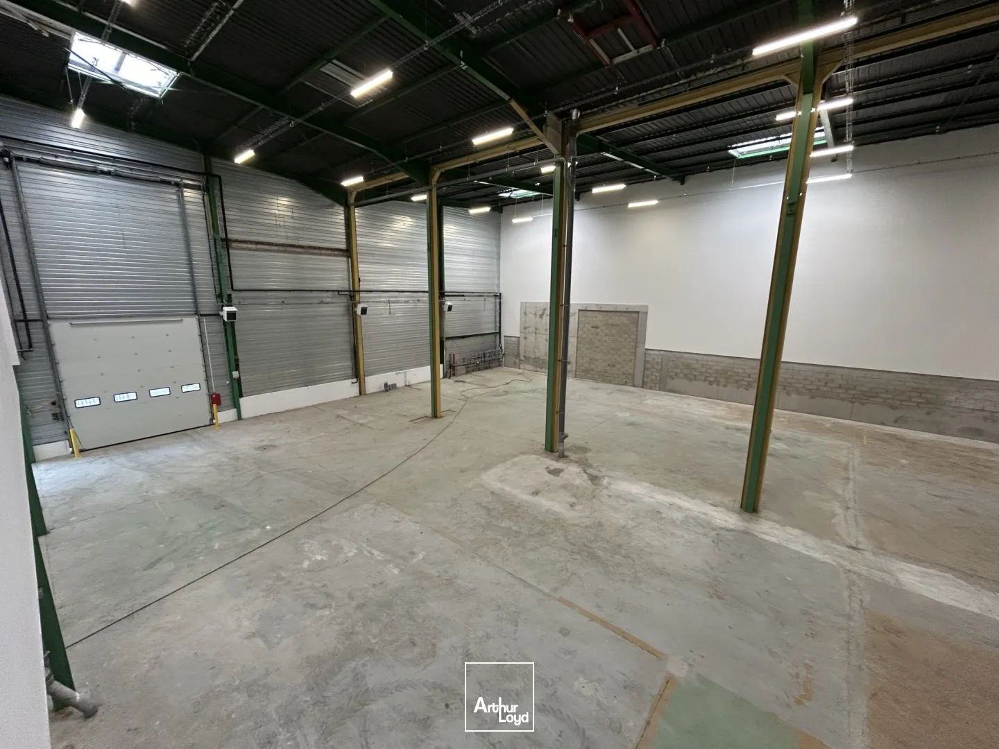 Locaux d'activité & Entrepôts - Location - VILLENEUVE LA GARENNE - 92390 - 969-969 - 7916350