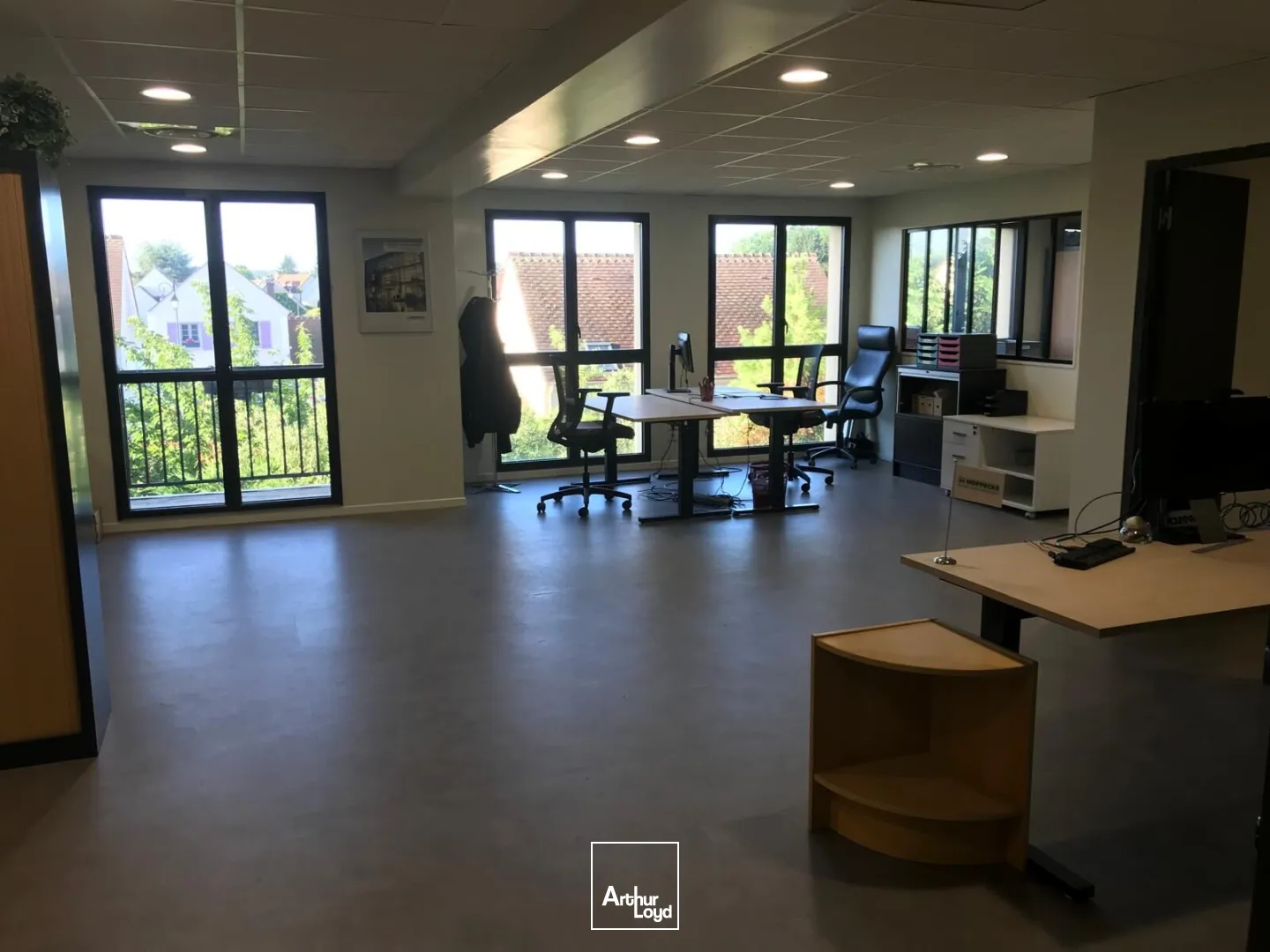 Bureaux - Location - LA CHAPELLE EN SERVAL - 60520 - 94.43-94.43 - 7917377