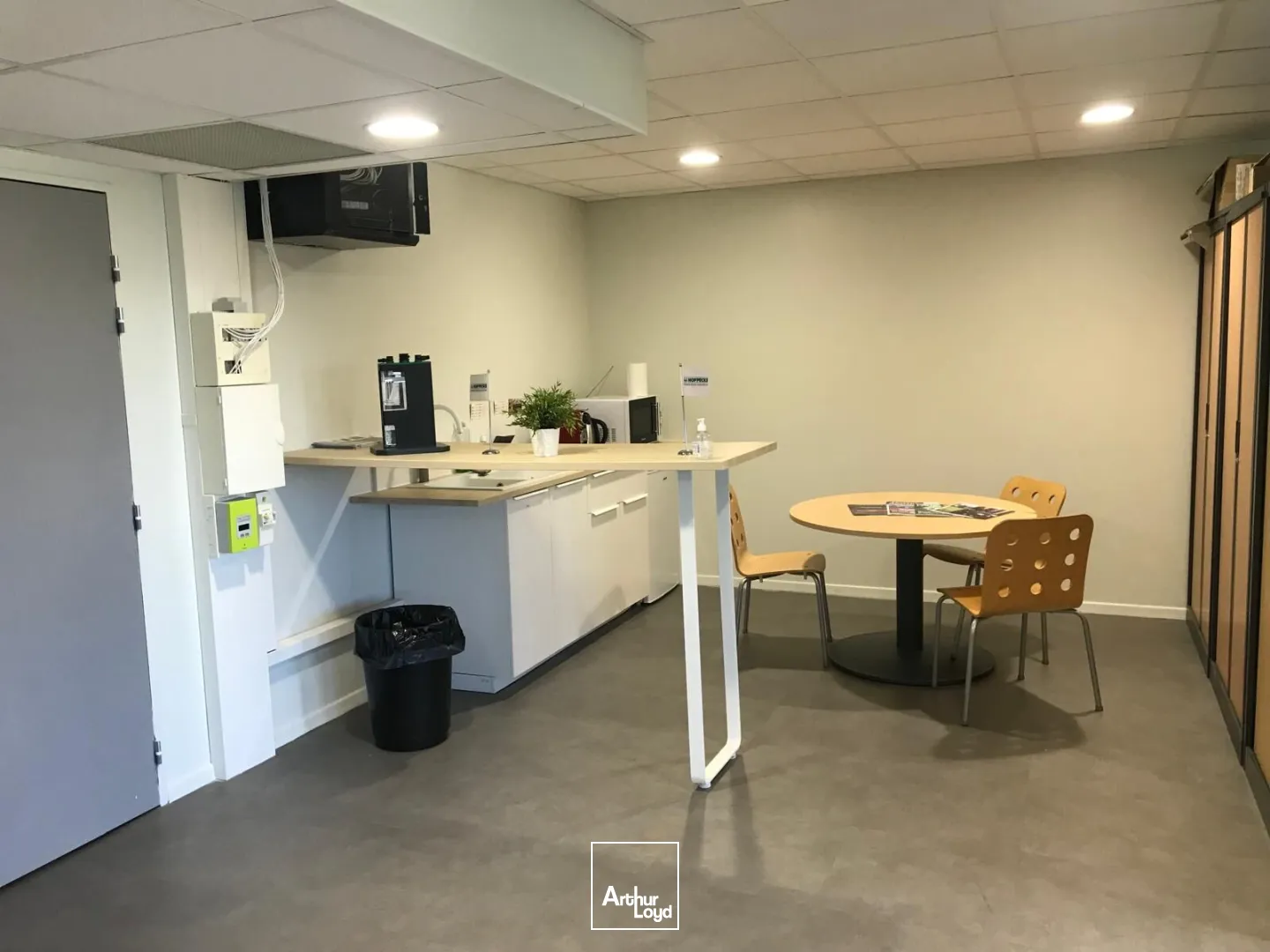Bureaux - Location - LA CHAPELLE EN SERVAL - 60520 - 94.43-94.43 - 7917378