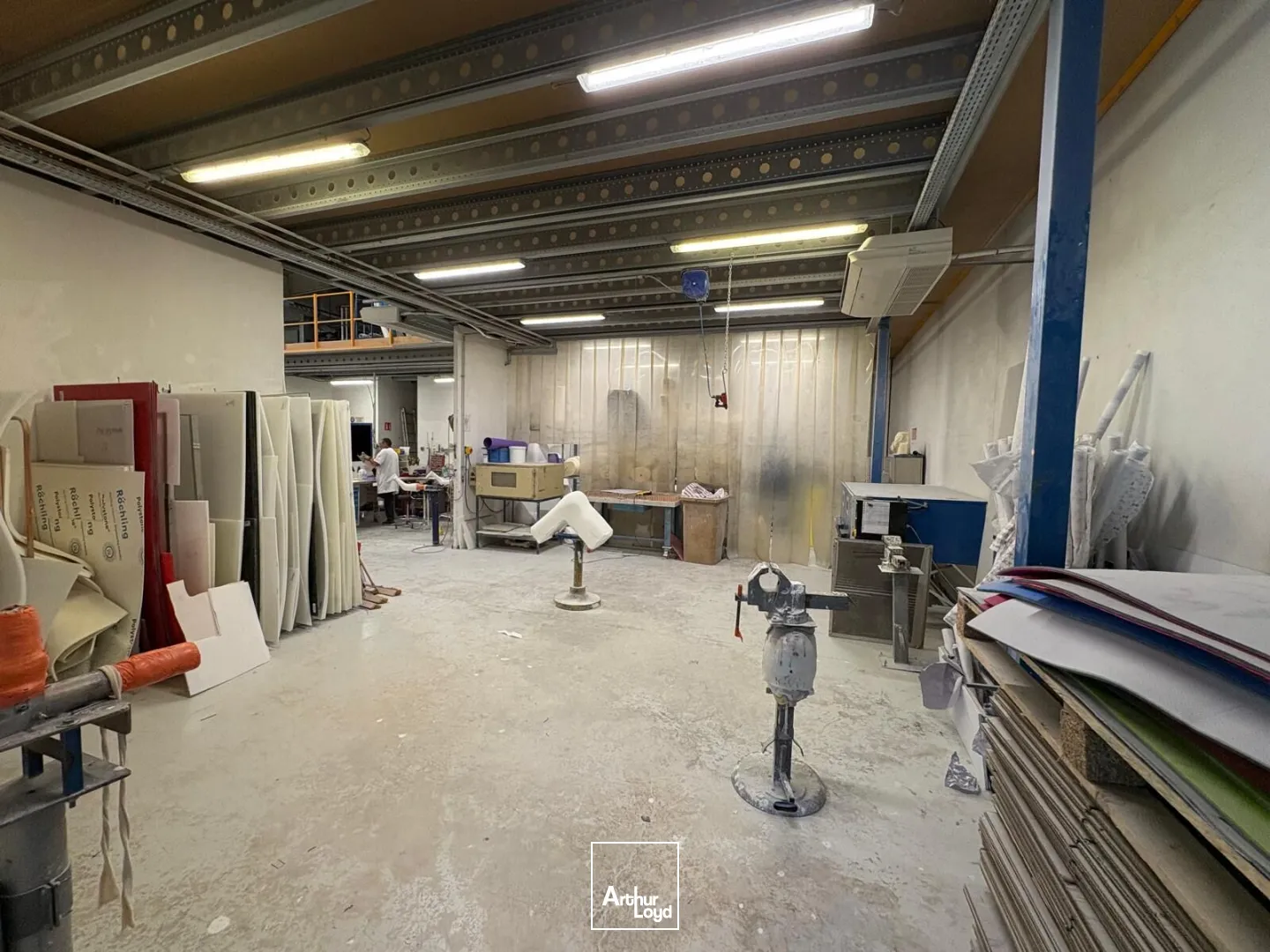 Locaux commerciaux - Location - MARSEILLE - 13011 - 920-920 - 7917940