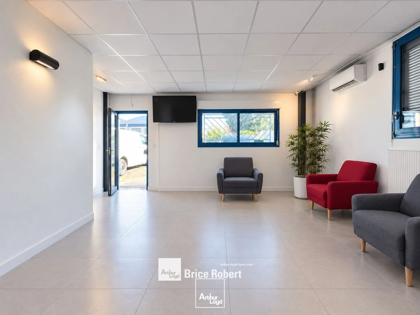 Locaux d'activité & Entrepôts - Vente - SAINT PRIEST - 69800 - 160-410 - 7918128