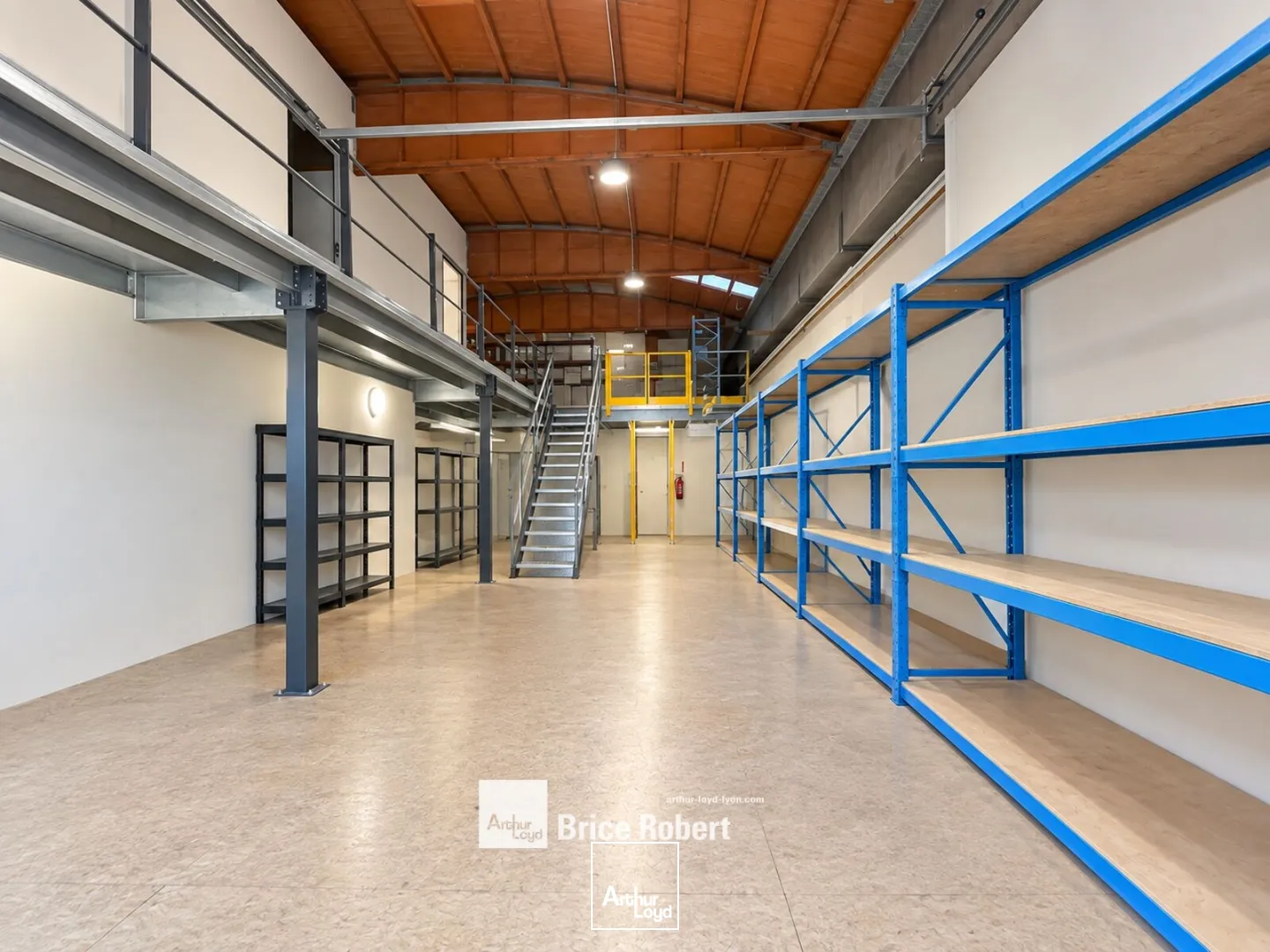 Locaux d'activité & Entrepôts - Vente - SAINT PRIEST - 69800 - 160-410 - 7918129