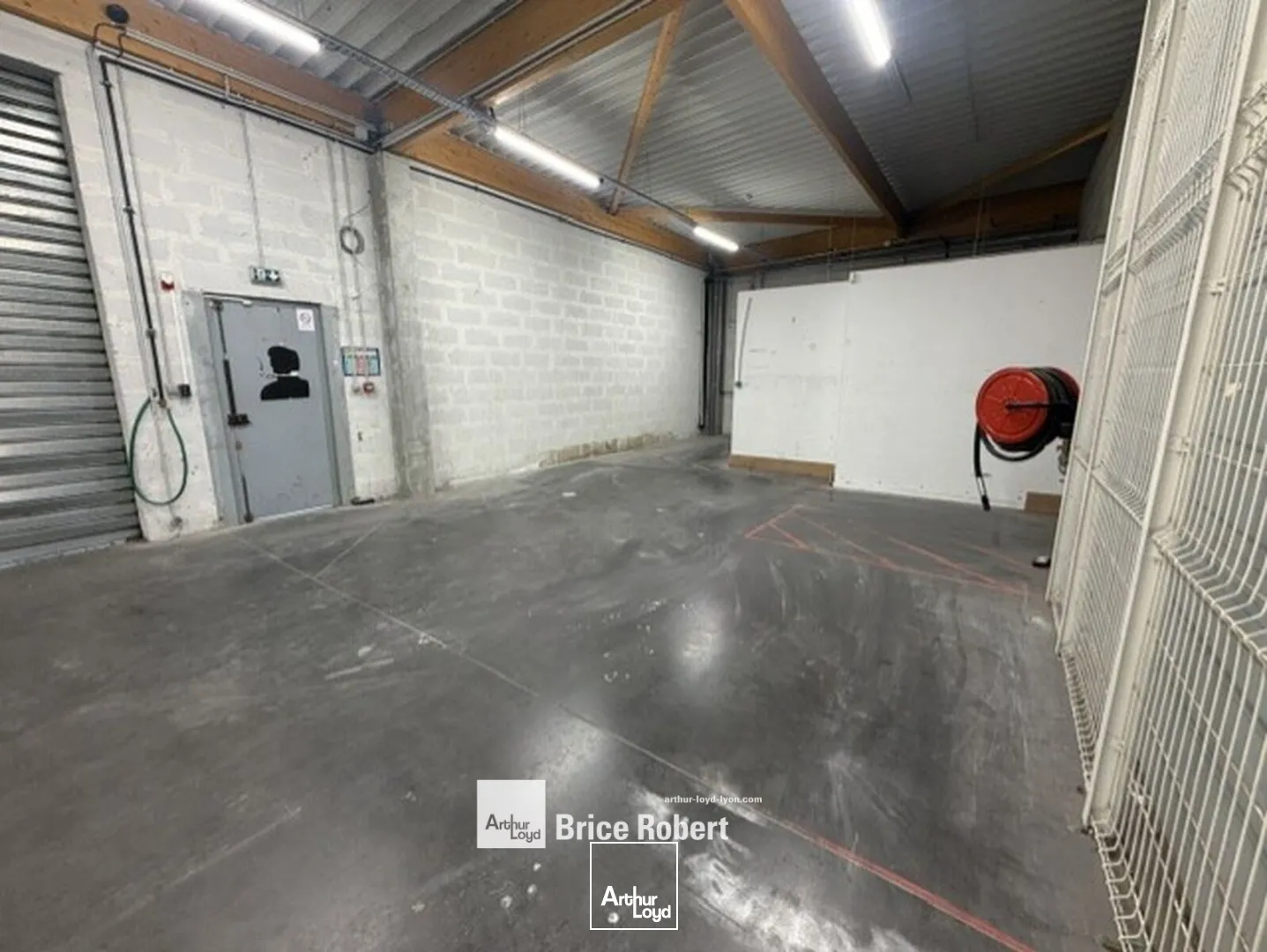Locaux commerciaux - Location - VAULX EN VELIN - 69120 - 1300-1300 - 7919312