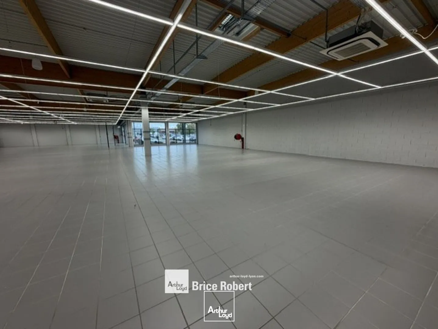 Locaux commerciaux - Location - VAULX EN VELIN - 69120 - 1300-1300 - 7919316