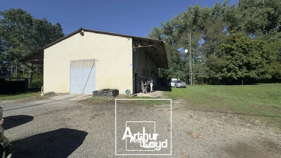 Locaux d'activité & Entrepôts - Vente - SAINT-PANTALÉON-DE-LARCHE - 19600 - 250-250 - 7920962