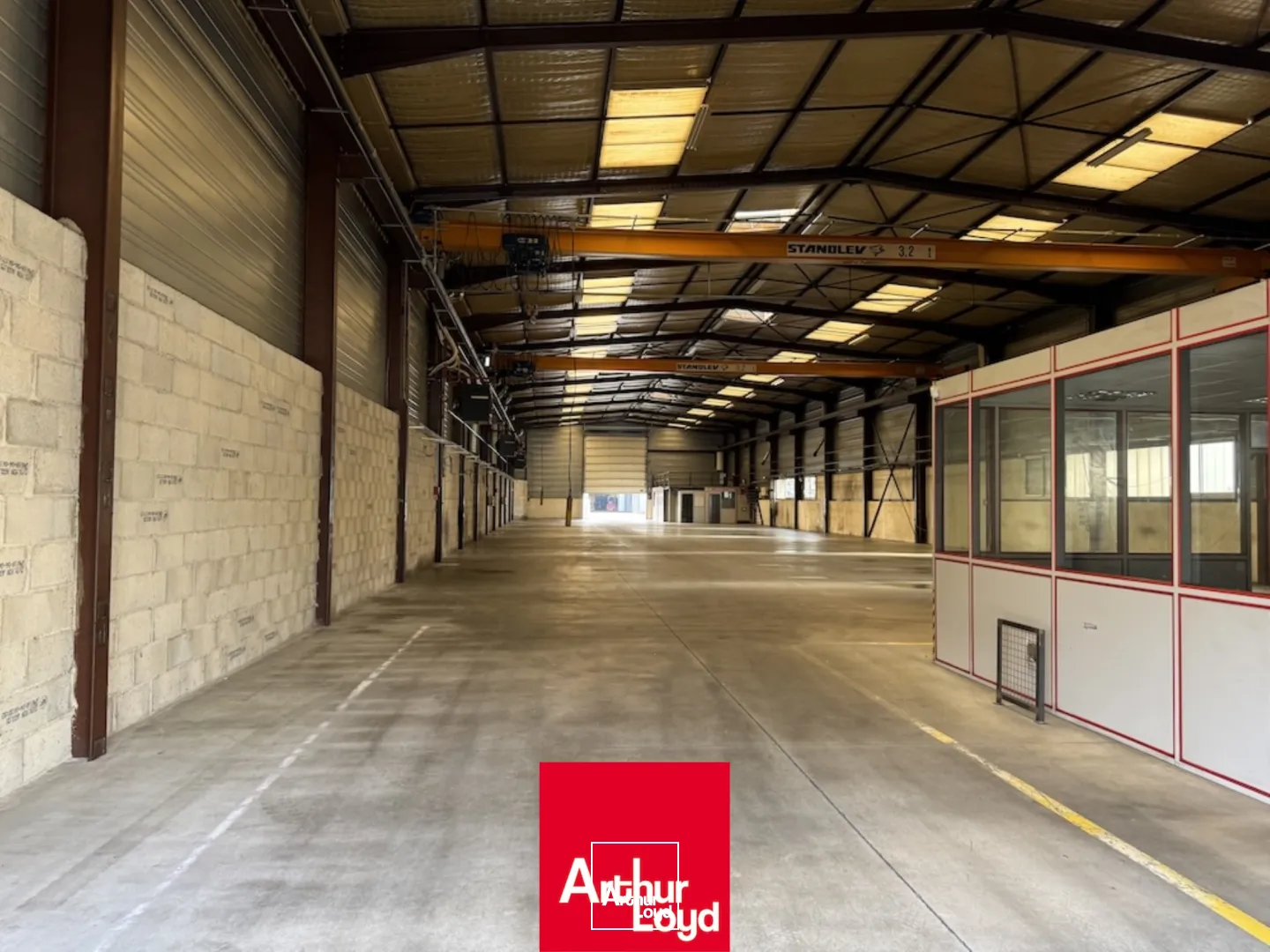 Locaux d'activité & Entrepôts - Location - BELLEVILLE-EN-BEAUJOLAIS - 69220 - 2690-2690 - 7922453