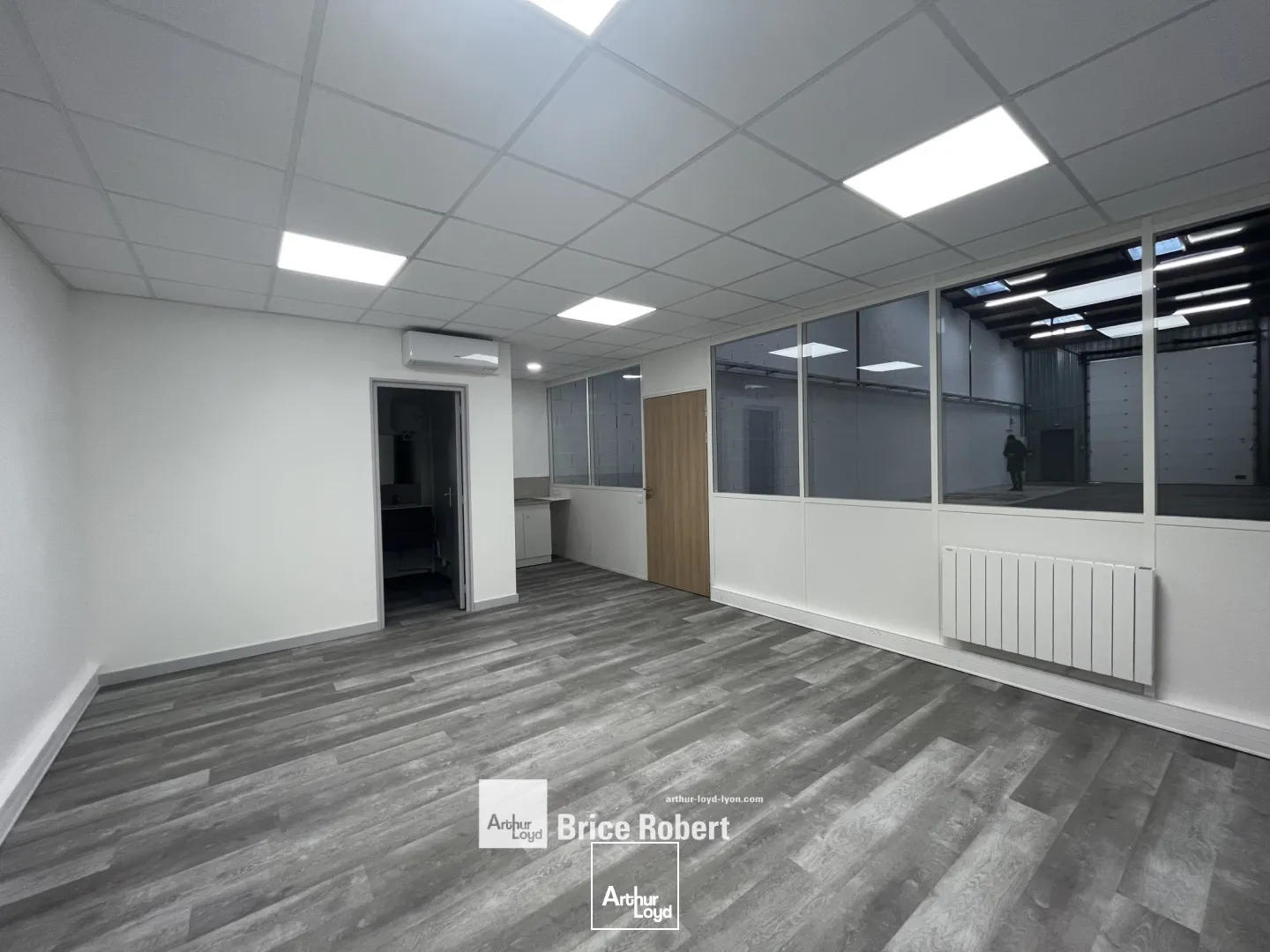 Locaux d'activité & Entrepôts - Location - VAULX EN VELIN - 69120 - 195-195 - 7922534