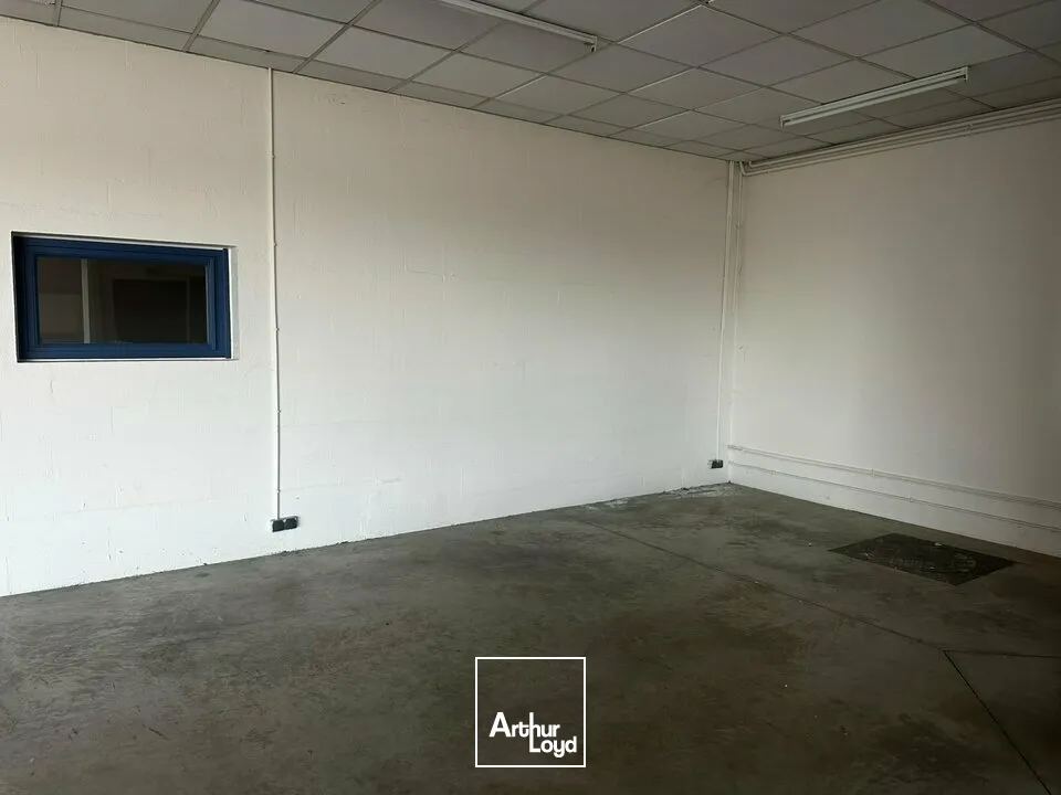 Locaux d'activité & Entrepôts - Location - SAINT-DOULCHARD - 18230 - 250-250 - 7922856