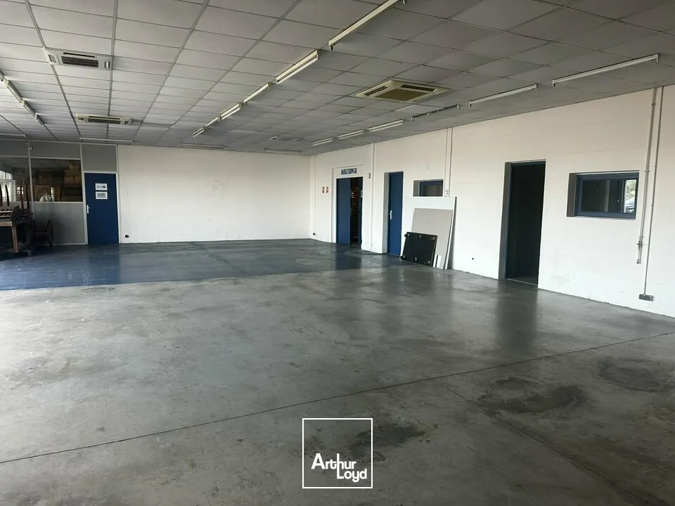Locaux d'activité & Entrepôts - Location - SAINT-DOULCHARD - 18230 - 250-250 - 7922857