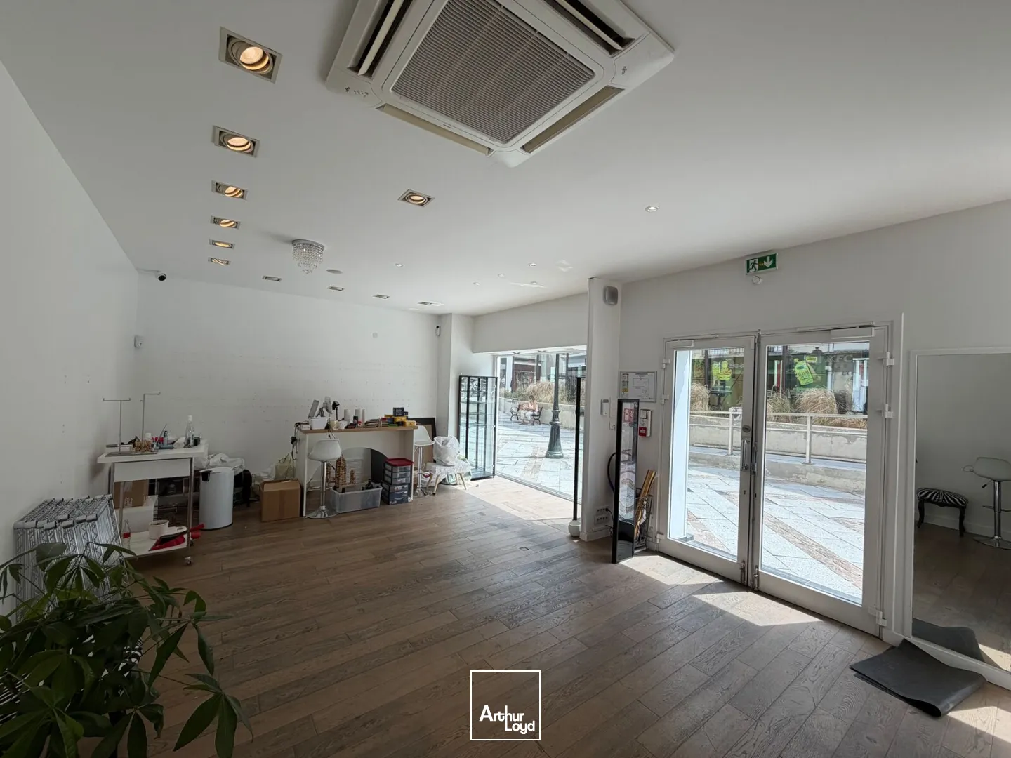 Locaux commerciaux - Location - COMPIEGNE - 60200 - 70.93-70.93 - 7922998