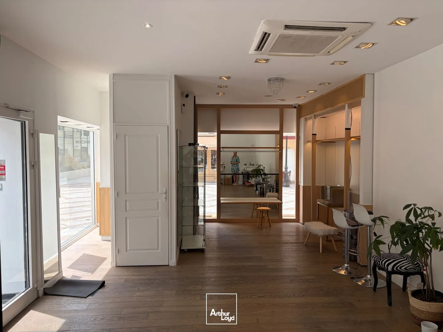 Locaux commerciaux - Location - COMPIEGNE - 60200 - 70.93-70.93 - 7923000