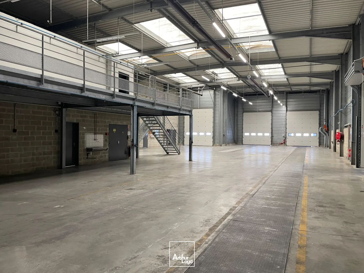Locaux d'activité & Entrepôts - Location - COMPIEGNE - 60200 - 1396.44-1396.44 - 7923003