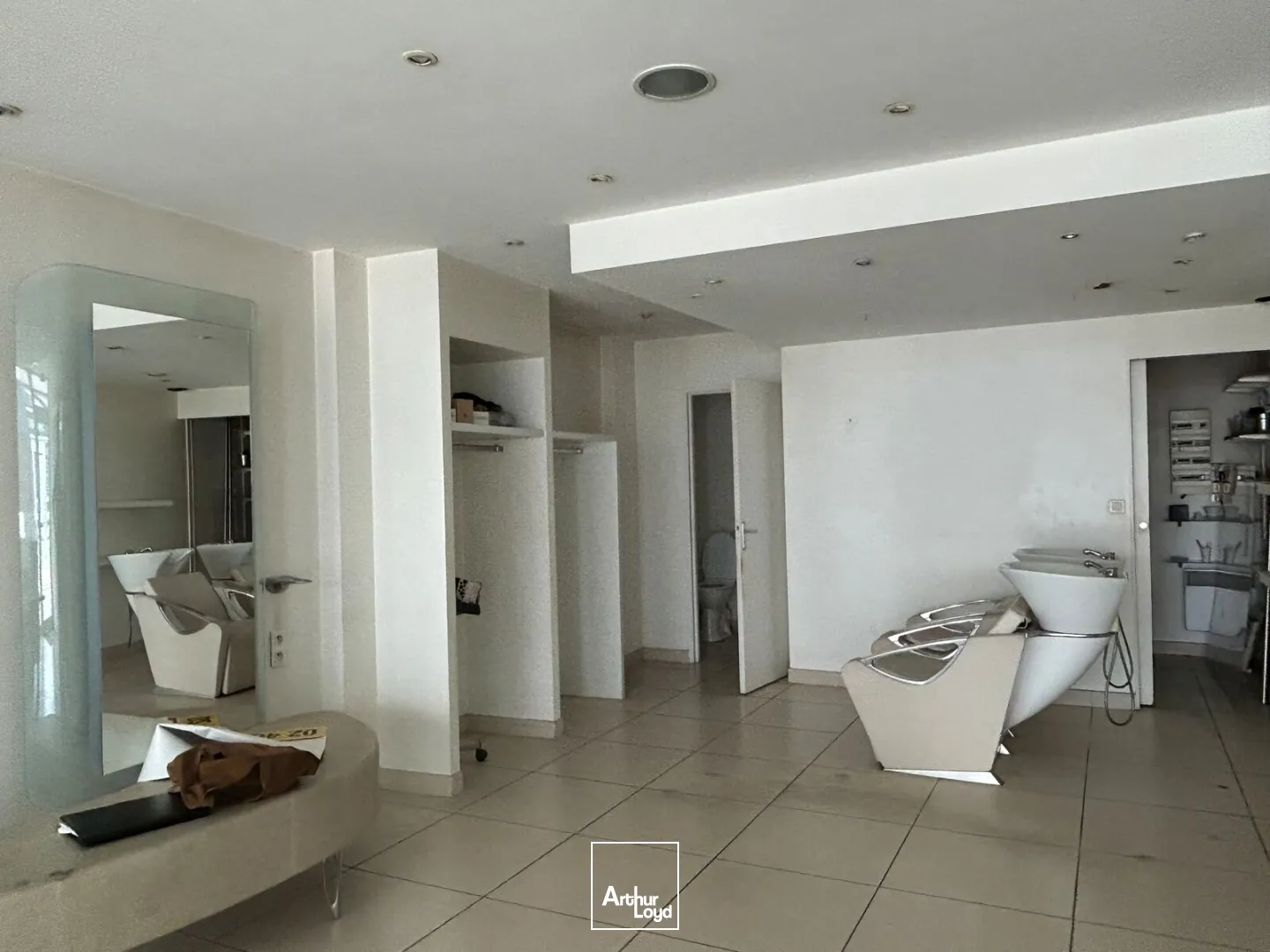 Locaux commerciaux - Location - LA BAULE ESCOUBLAC - 44500 - 50-50 - 7923202