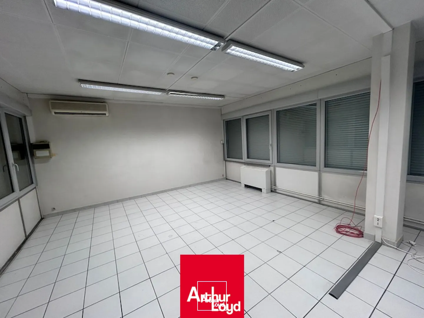 Locaux d'activité & Entrepôts - Location - BOURG EN BRESSE - 01000 - 3400-3400 - 7931036
