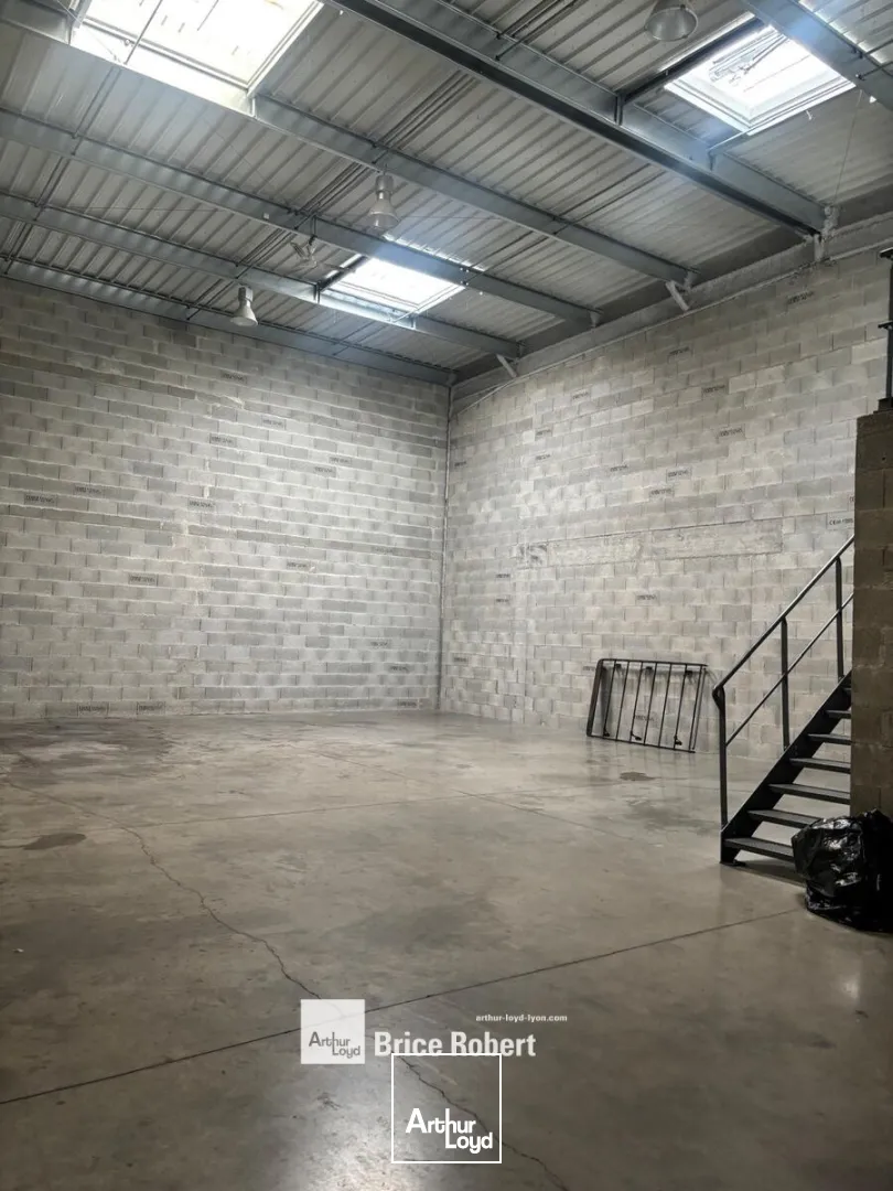 Locaux d'activité & Entrepôts - Location - VENISSIEUX - 69200 - 255-255 - 7946845