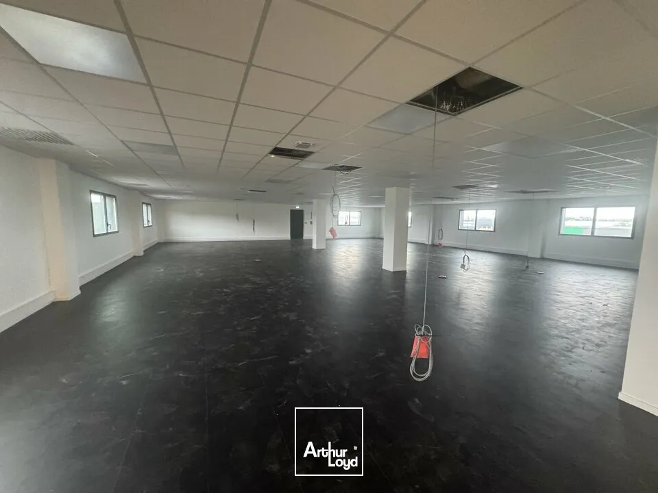 Locaux d'activité & Entrepôts - Location - LA VILLE AUX DAMES - 37700 - 328-966 - 7947579