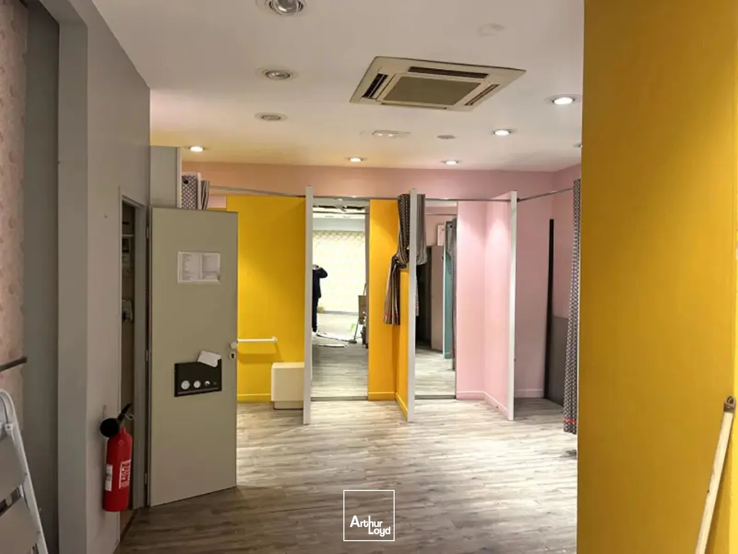 Locaux commerciaux - Location - SAINT QUENTIN - 02100 - 227.35-227.35 - 7947601