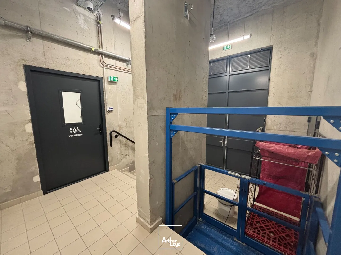 Locaux commerciaux - Location - BORDEAUX - 33300 - 180-180 - 7947769