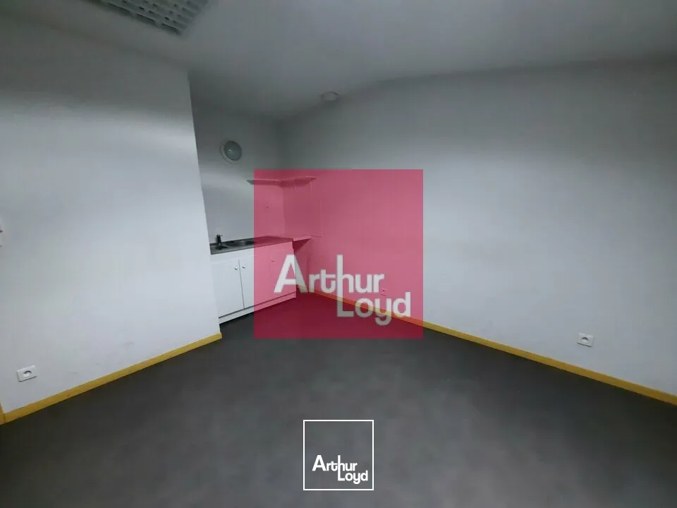 Locaux d'activité & Entrepôts - Location - ROMAGNAT - 63540 - 775-775 - 7948434