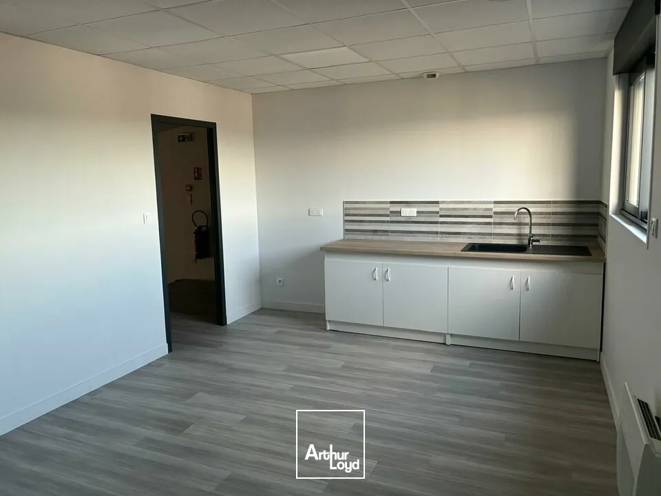 Locaux d'activité & Entrepôts - Location - LA RÉORTHE - 85210 - 142-142 - 7949749