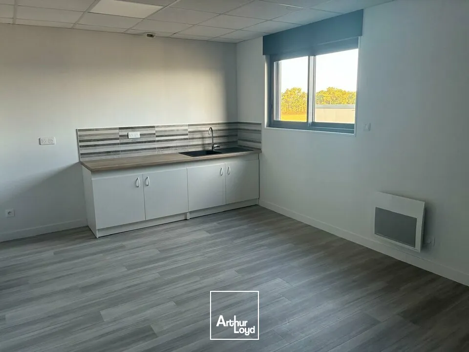 Locaux d'activité & Entrepôts - Location - LA RÉORTHE - 85210 - 142-142 - 7949750
