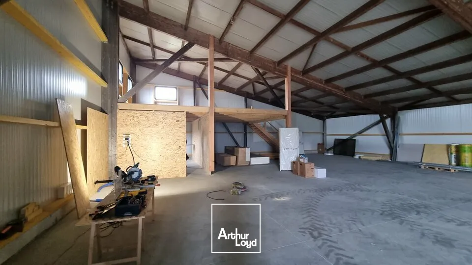 Locaux d'activité & Entrepôts - Vente - CHAUVIGNY - 86300 - 672-672 - 7949754