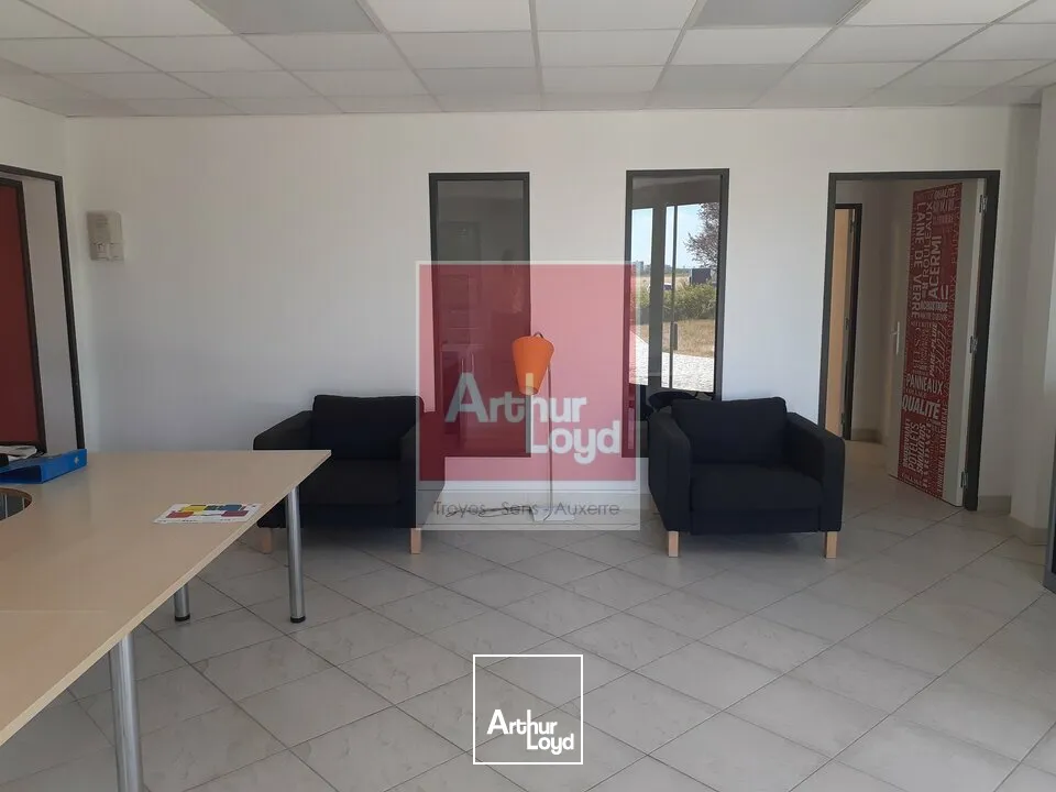 Locaux d'activité & Entrepôts - Location - SAINTE SAVINE - 10300 - 580-580 - 7949800